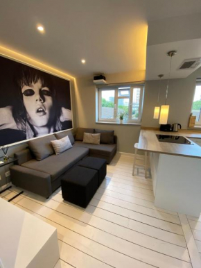 Newly renovated - 70m2 Modern & Cosy - Balcony